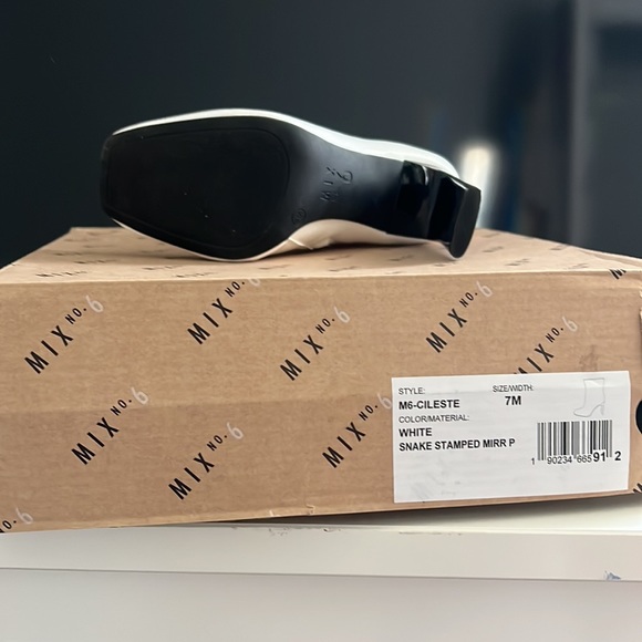 White snake print heel boots - Picture 3 of 4